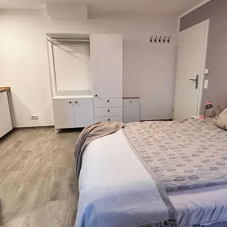 Gemuetlich Mitten In * Neu-Isenburg