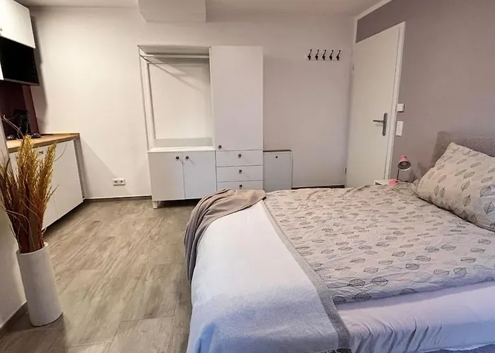 Gemuetlich Mitten In * Neu-Isenburg