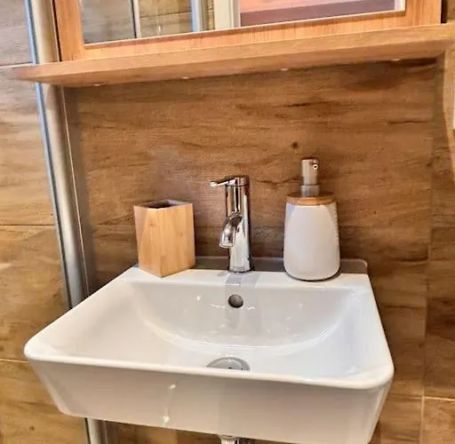 Gemuetlich Mitten In *